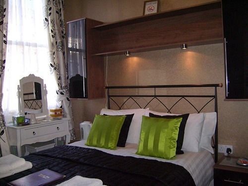 Langdon Villa Guest House Тенби Экстерьер фото