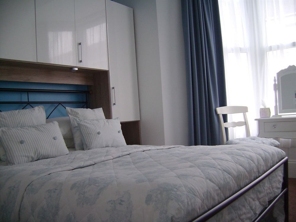 Langdon Villa Guest House Тенби Экстерьер фото